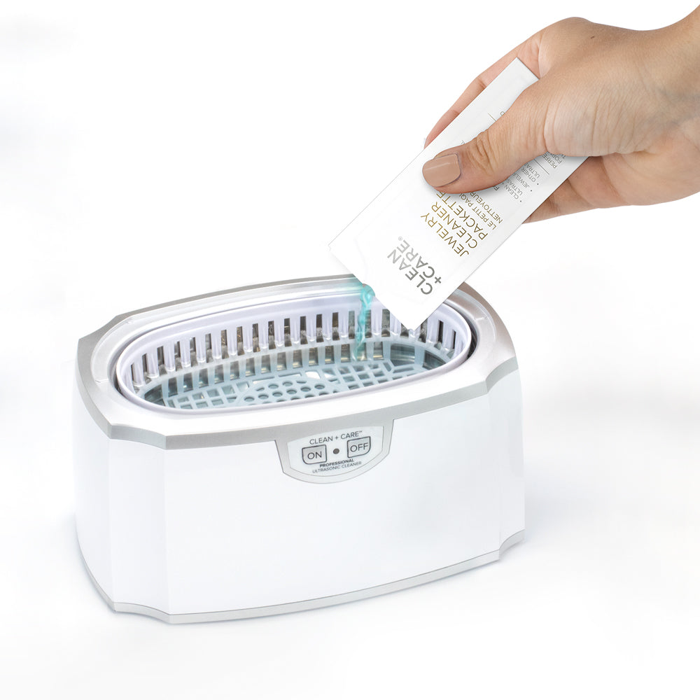 Jewelry cleaning packette in ultrasonic machine