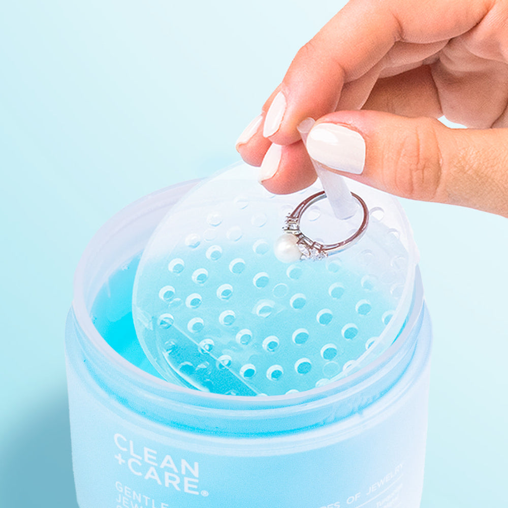 Gentle jewelry cleaner in action