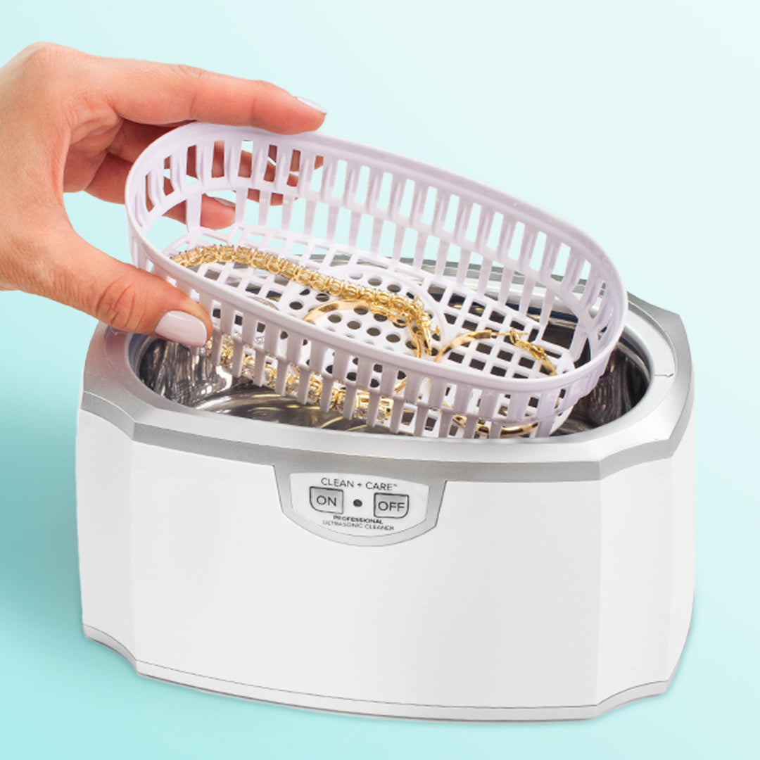 Ultrasonic cleaner used on gold bracelet
